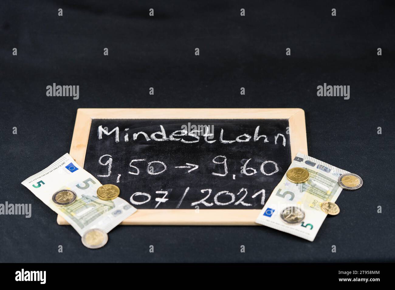 blackboard lettering Mindestlohn, minimum wage, 07/2021, new hourly rate 9,60 ? Stock Photo