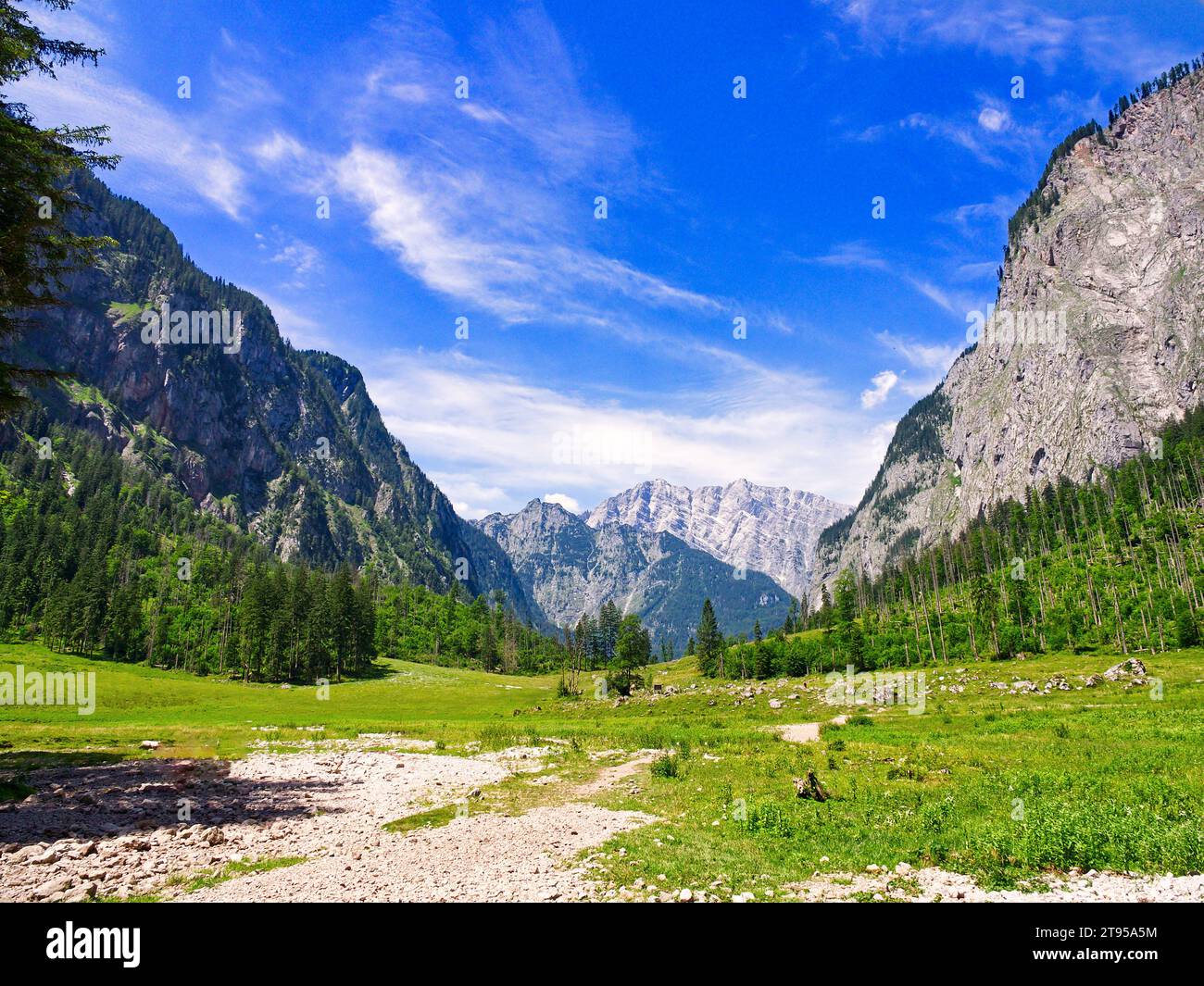 Summer daylight scene valley hi-res stock photography and images - Alamy