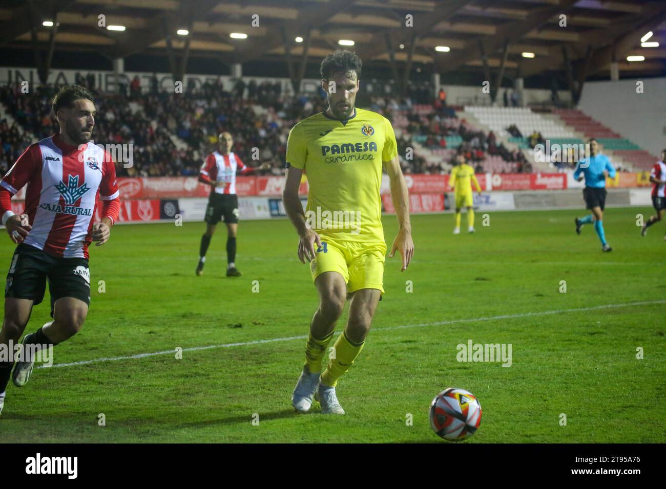 Zamora, Spain, 22th November, 2023: Villarreal CF's player, Alfredo Pedraza (24) protects the ball during the Second round of the SM El Rey Cup 2023-24 between Zamora CF and Villarreal CF, on November 22 of 2023, at the Ruta de la Plata Stadium, in Zamora, Spain. Credit: Alberto Brevers / Alamy Live News Stock Photo