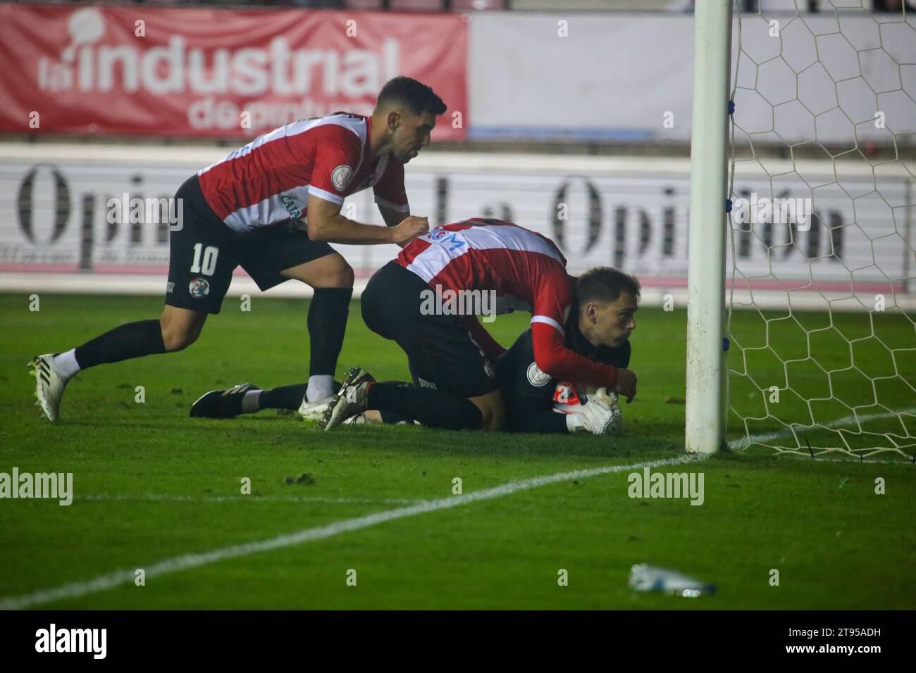 Zamora, Spain, 22th November, 2023: Zamora CF's goalkeeper, Fermin Soberon (13) with the ball is congratulated by his teammates during the Second round of the SM El Rey Cup 2023-24 between Zamora CF and Villarreal CF , on November 22, 2023, at the Ruta de la Plata Stadium, in Zamora, Spain. Credit: Alberto Brevers / Alamy Live News Stock Photo