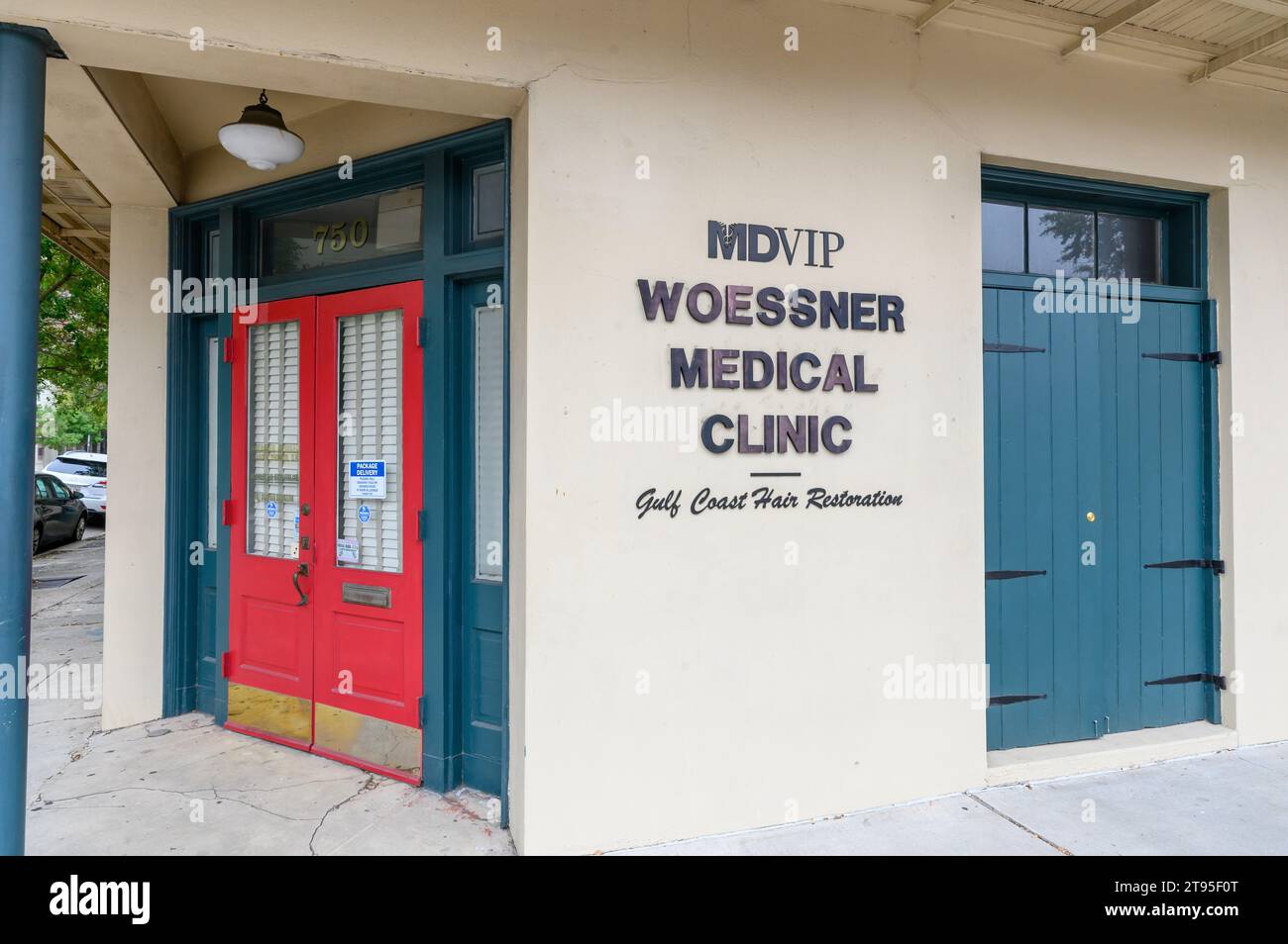 NEW ORLEANS, LA, USA - NOVEMBER 12, 2023: Entrance to the Woessner Medical Clinic at the corner of Julia Street and Camp Street Stock Photo