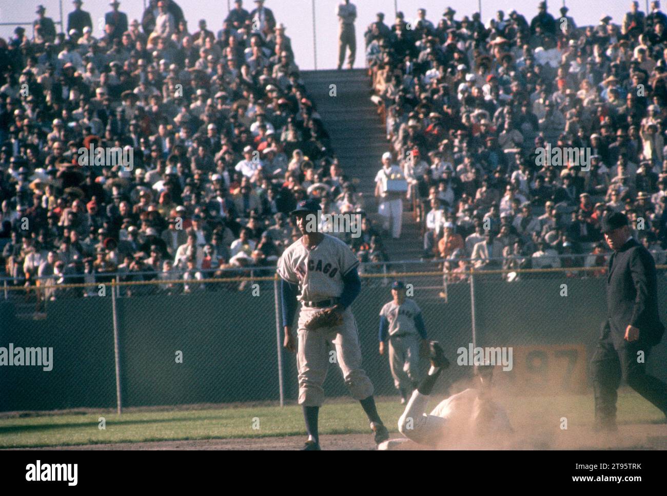 SAN FRANCISCO, CA - MAY 30: Willie Mays #24 of the San Francisco Giants SAN FRANCISCO, CA - MAY 30: Willie Mays #24 of the San Francisco Giants