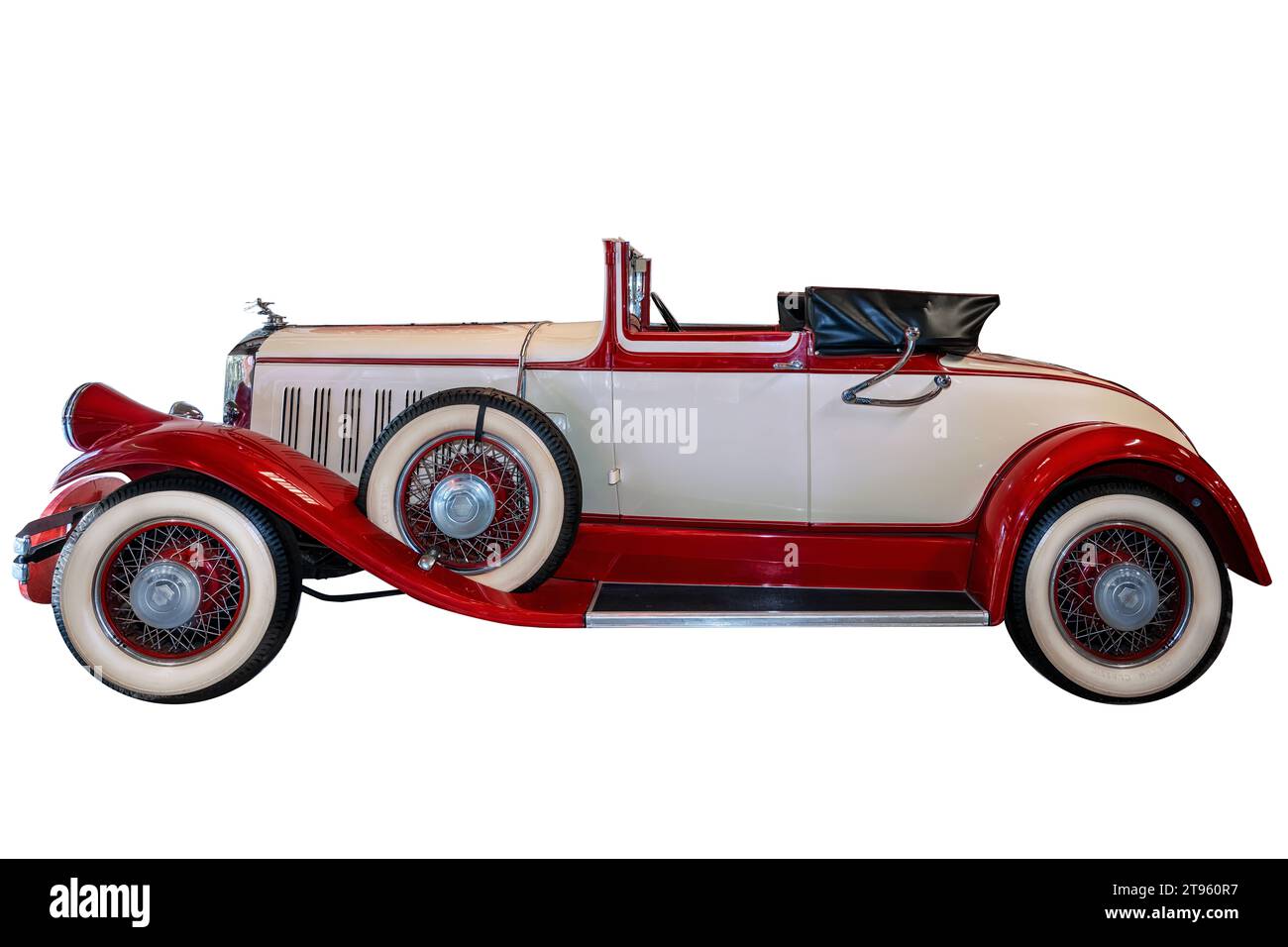 Escondido, CA - 10-30-2023: 1932 Pierce Arrow Model 54 Convertible Sedan. It used the company’s straight-eight engine which produced 125 bhp and conti Stock Photo