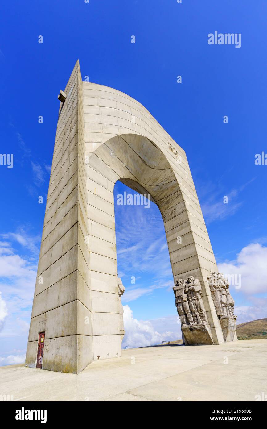 Beklemeto, Bulgaria - September 16, 2023: View of Arch of Freedom monument, on Mount Goraltepe, Beklemeto Pass (Troyan Pass), Bulgaria Stock Photo