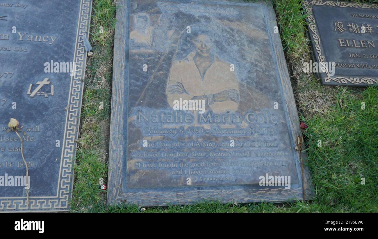 Glendale, California, USA 21st November 2023 Singer Natalie Cole Grave in Garden of Honor in