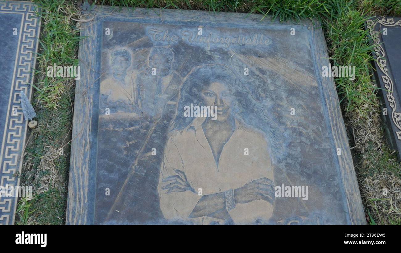 Glendale, California, USA 21st November 2023 Singer Natalie Cole Grave in Garden of Honor in