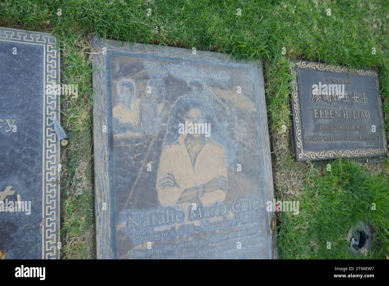 Glendale, California, USA 21st November 2023 Singer Natalie Cole Grave in Garden of Honor in