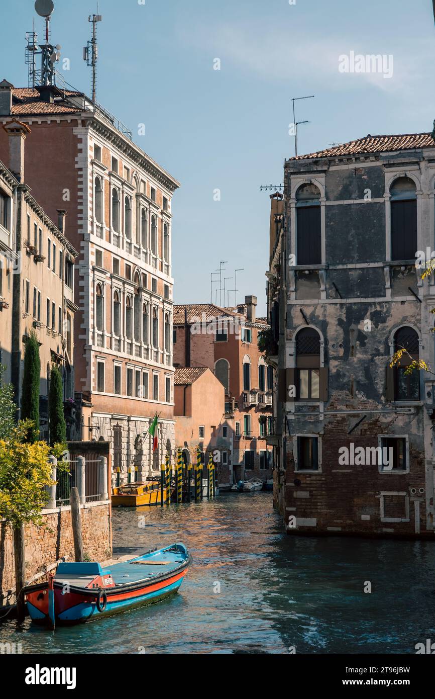 Tranquil view of the canal hi-res stock photography and images - Alamy