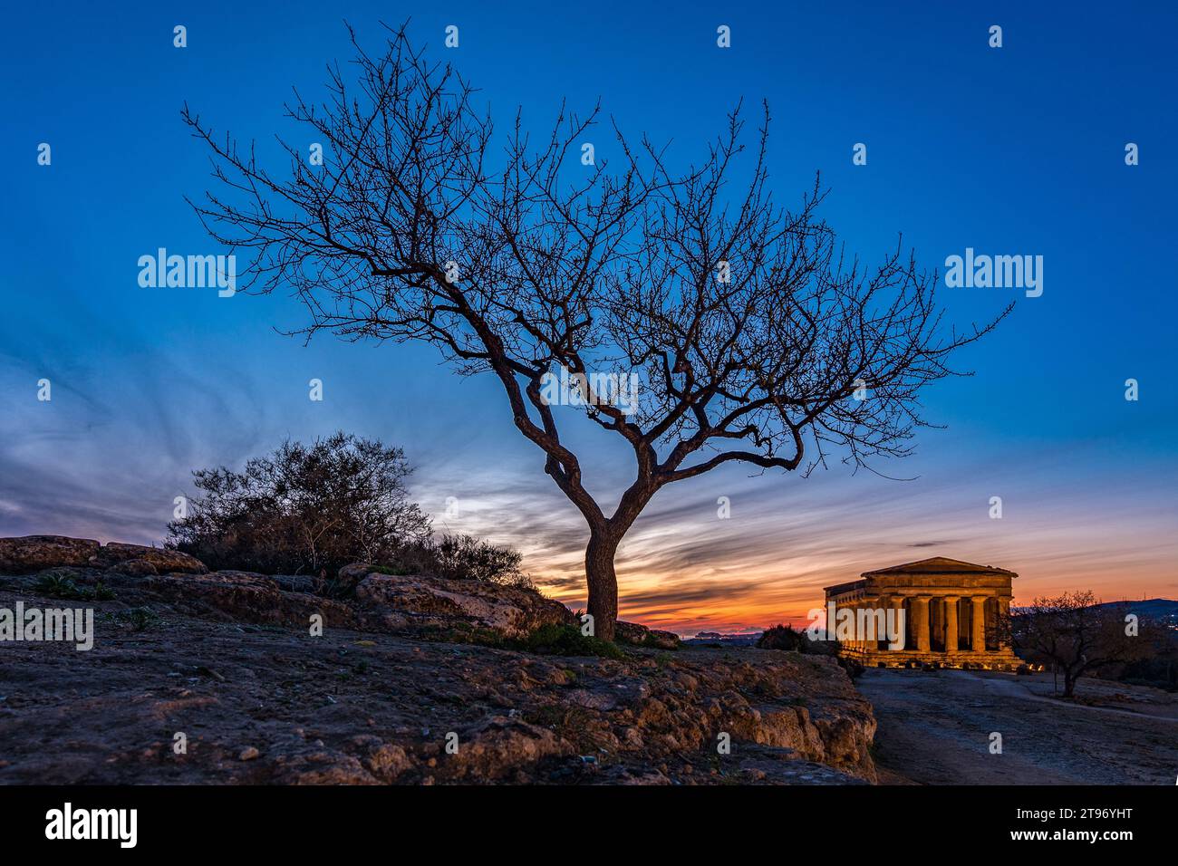 Concord temple at dusk. Valley of the Temples, Sicily Stock Photo - Alamy