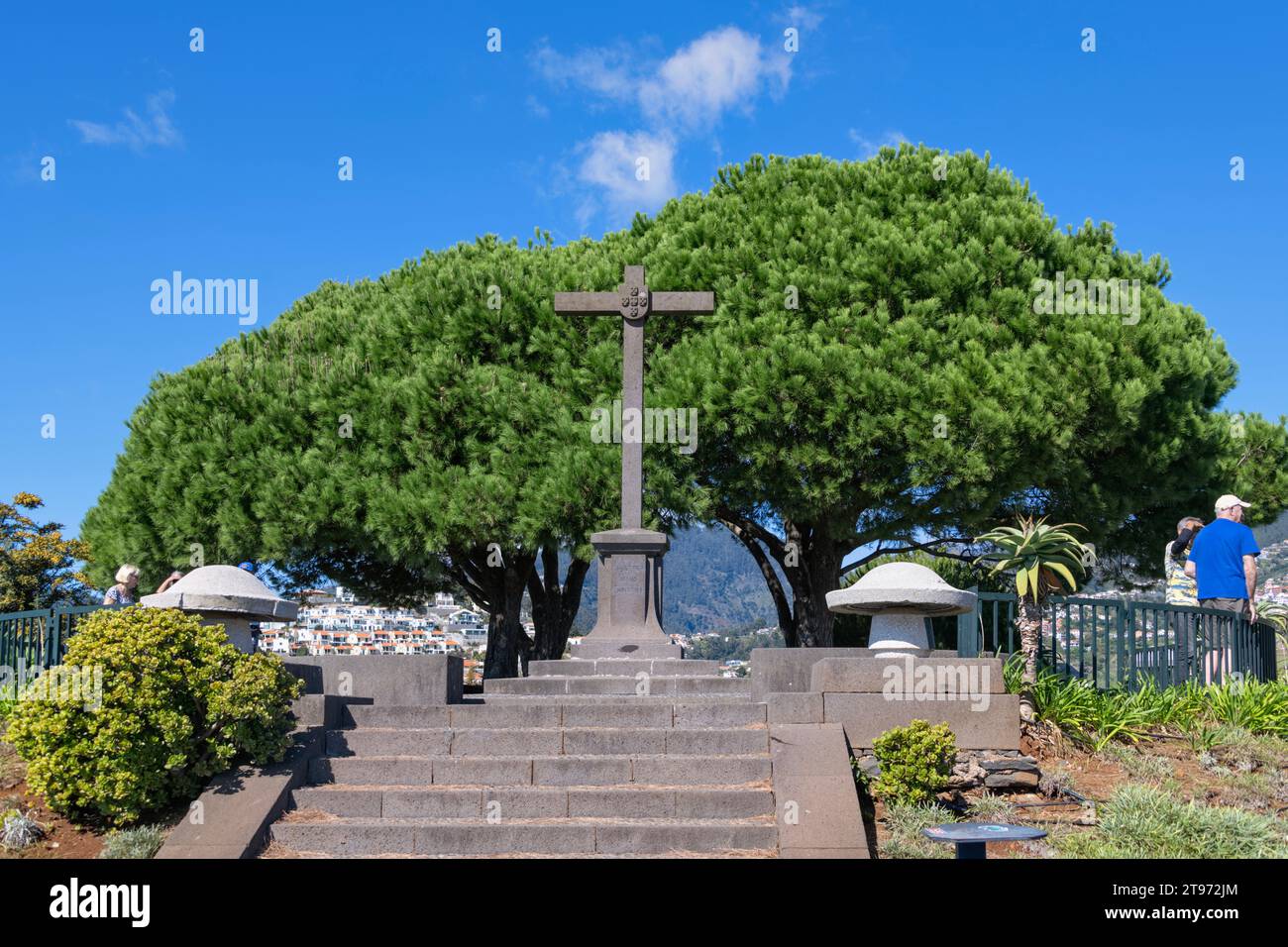 Steps up to the viewpoint at Pico dos Barcelos, Madeira Portugal Stock Photo