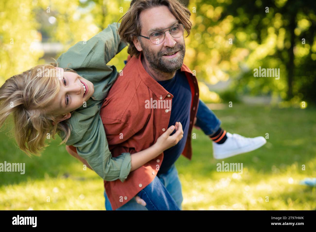 Happy father and son park hi-res stock photography and images - Alamy