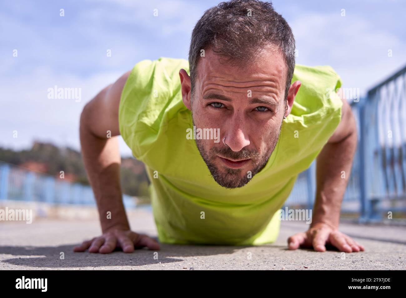 Push ups man hi-res stock photography and images - Alamy