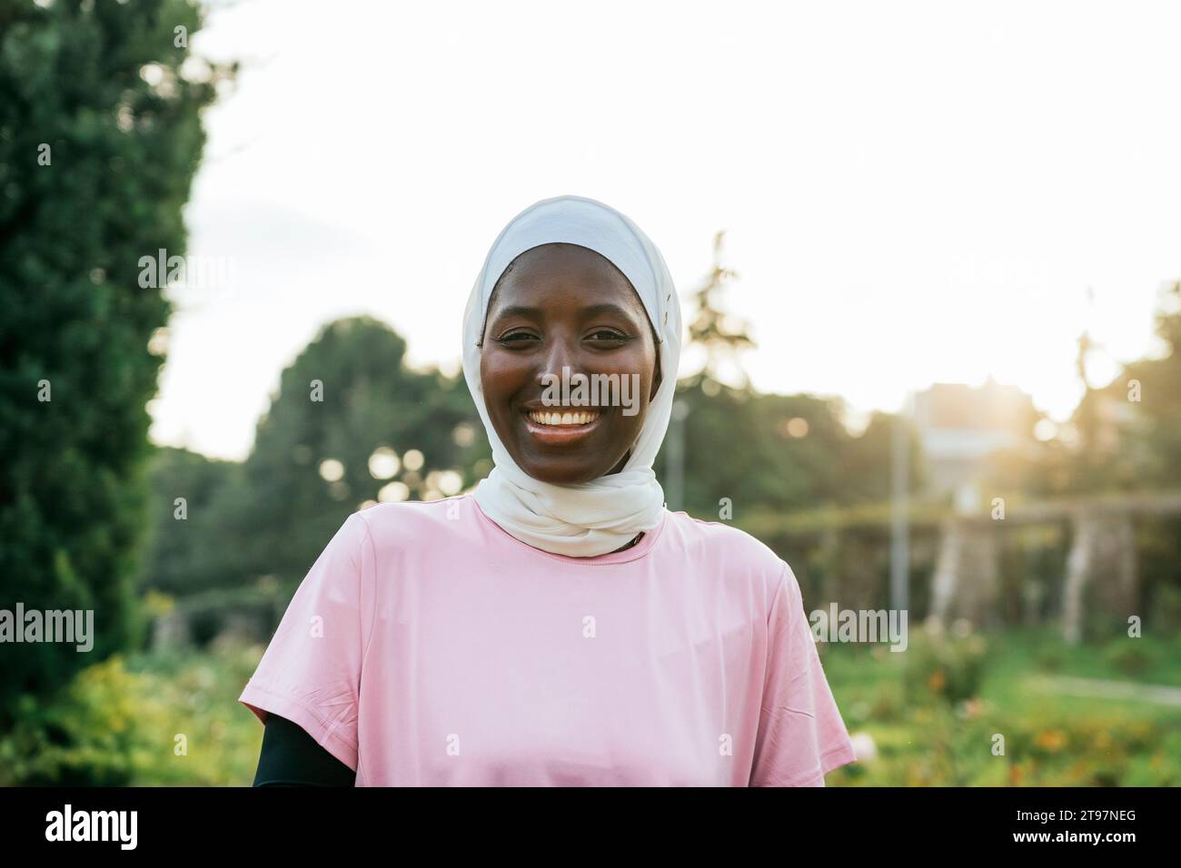 Young woman wearing pink hijab hi-res stock photography and images - Alamy