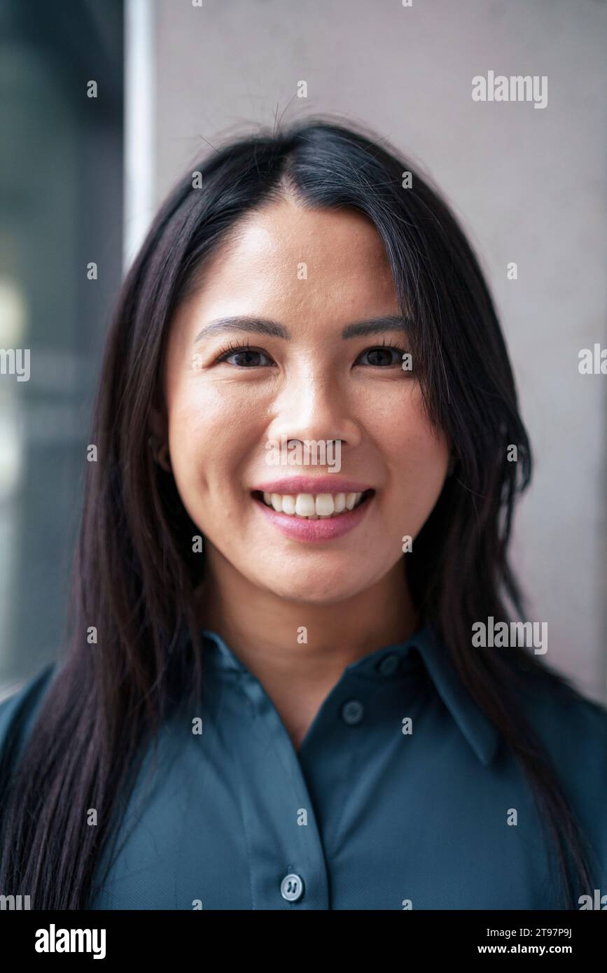 Person long black hair hi-res stock photography and images - Alamy