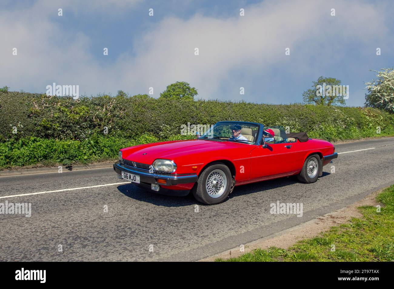 Red jaguar xj hi-res stock photography and images - Alamy
