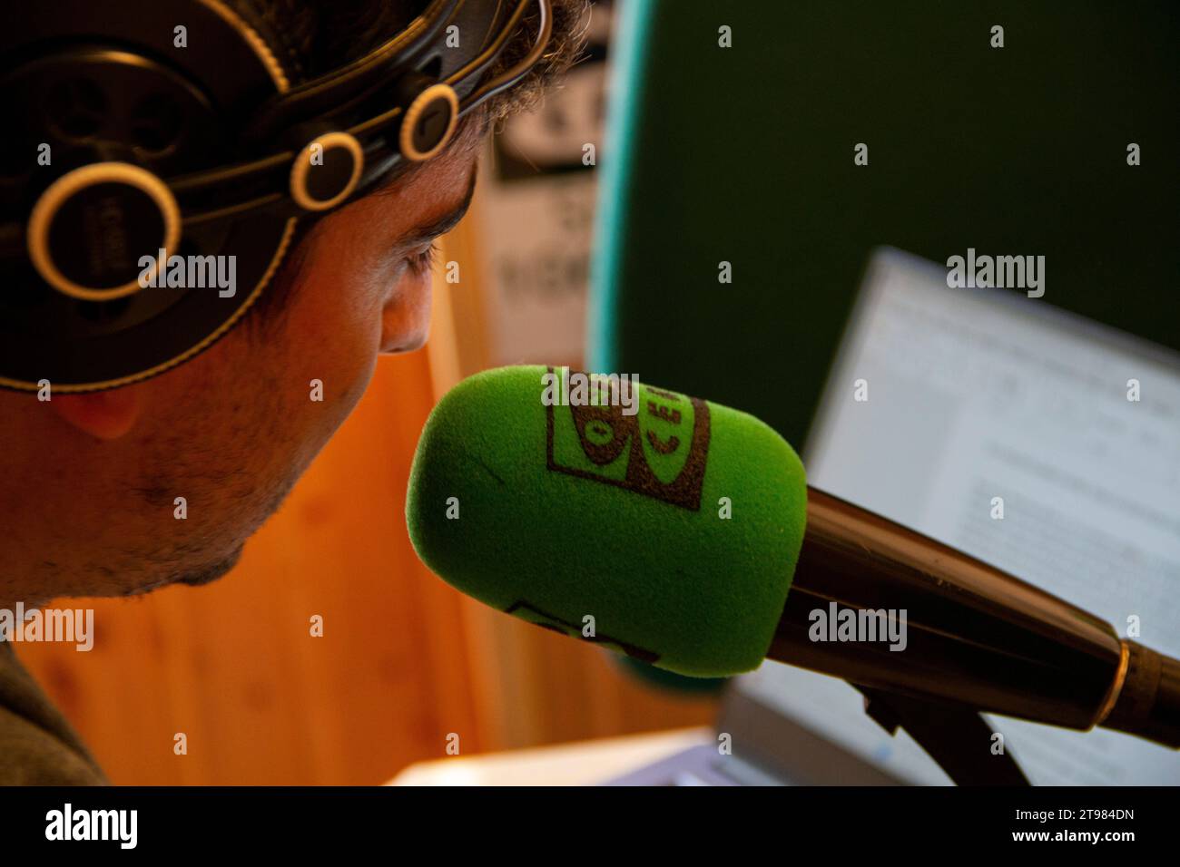 A morning of talk on the radio, on Onda Cero, with its talk shows, microphones, mixing consoles and presenters Stock Photo