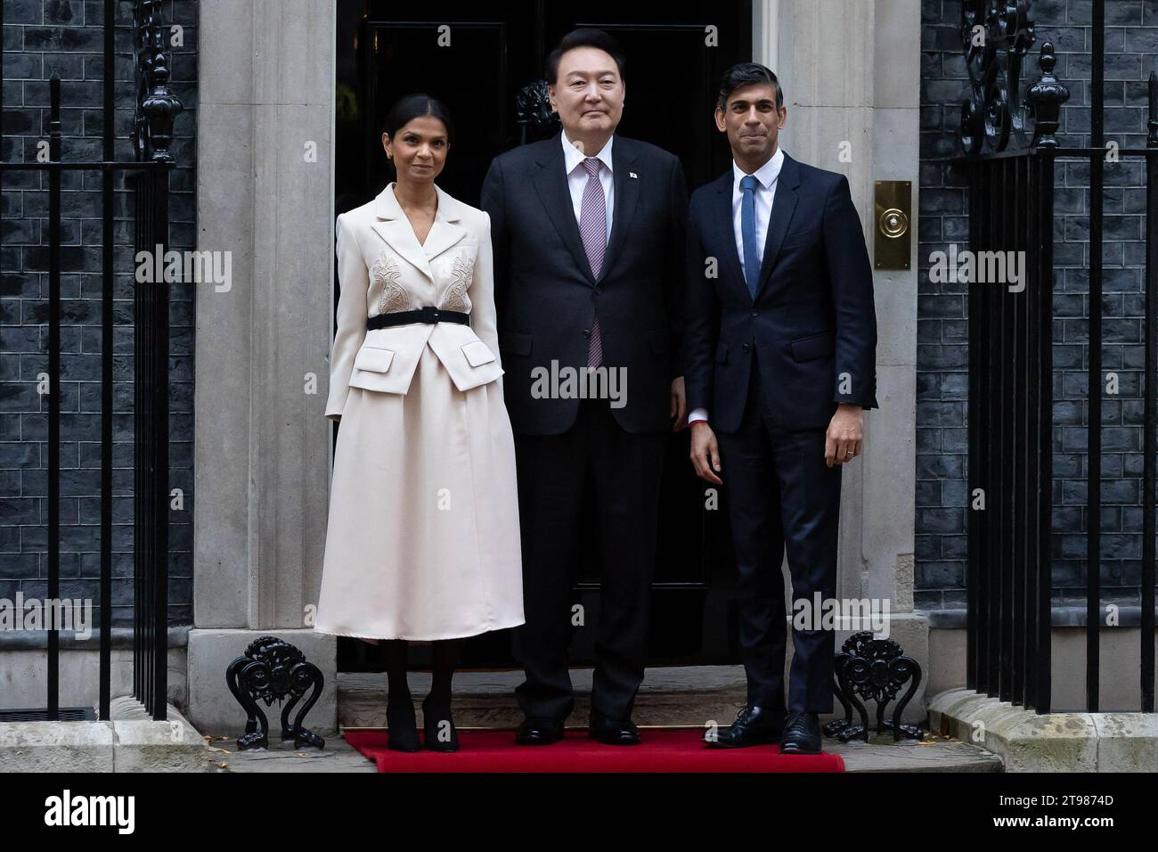 London, UK. 22nd Nov, 2023. British Prime Minister Rishi Sunak and wife Akshata Murthy greet the President of South Korea Yoon Suk Yeol outside 10 Downing Street in London ahead of a bilateral meeting. Credit: SOPA Images Limited/Alamy Live News Stock Photo