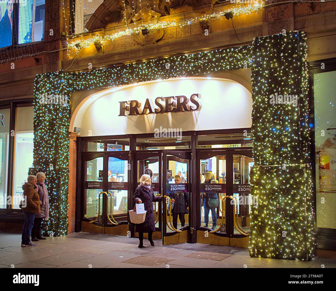 Glasgow, Scotland, UK. 23rd November, 2023. Christmas shopping saw shoppers out in force on the style mile of Scotland, Buchanan street  as Frasers decorated their frontage in lights. Credit Gerard Ferry/Alamy Live News Stock Photo