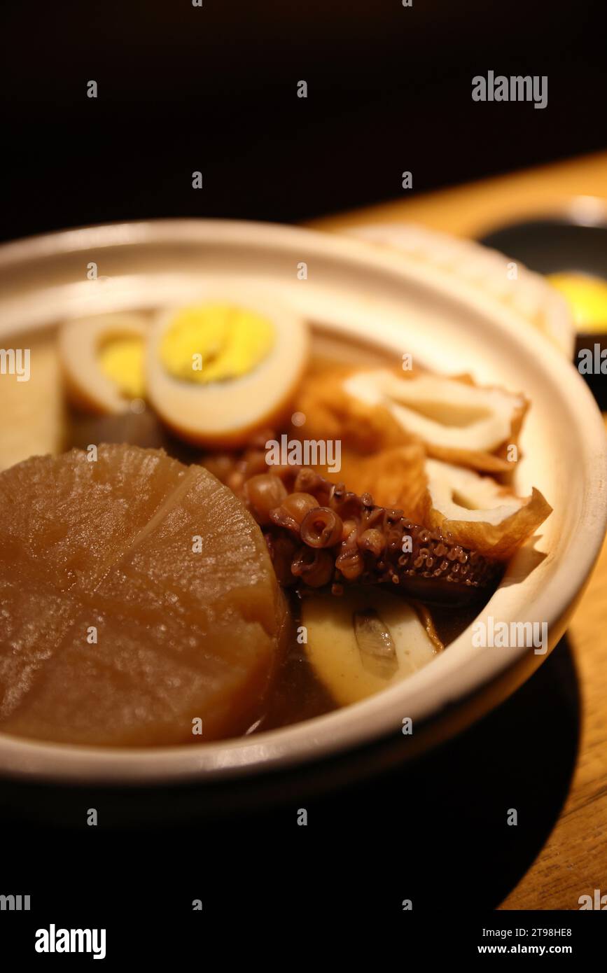 https://c8.alamy.com/comp/2T98HE8/japanese-food-oden-meatball-boiled-in-pot-2T98HE8.jpg