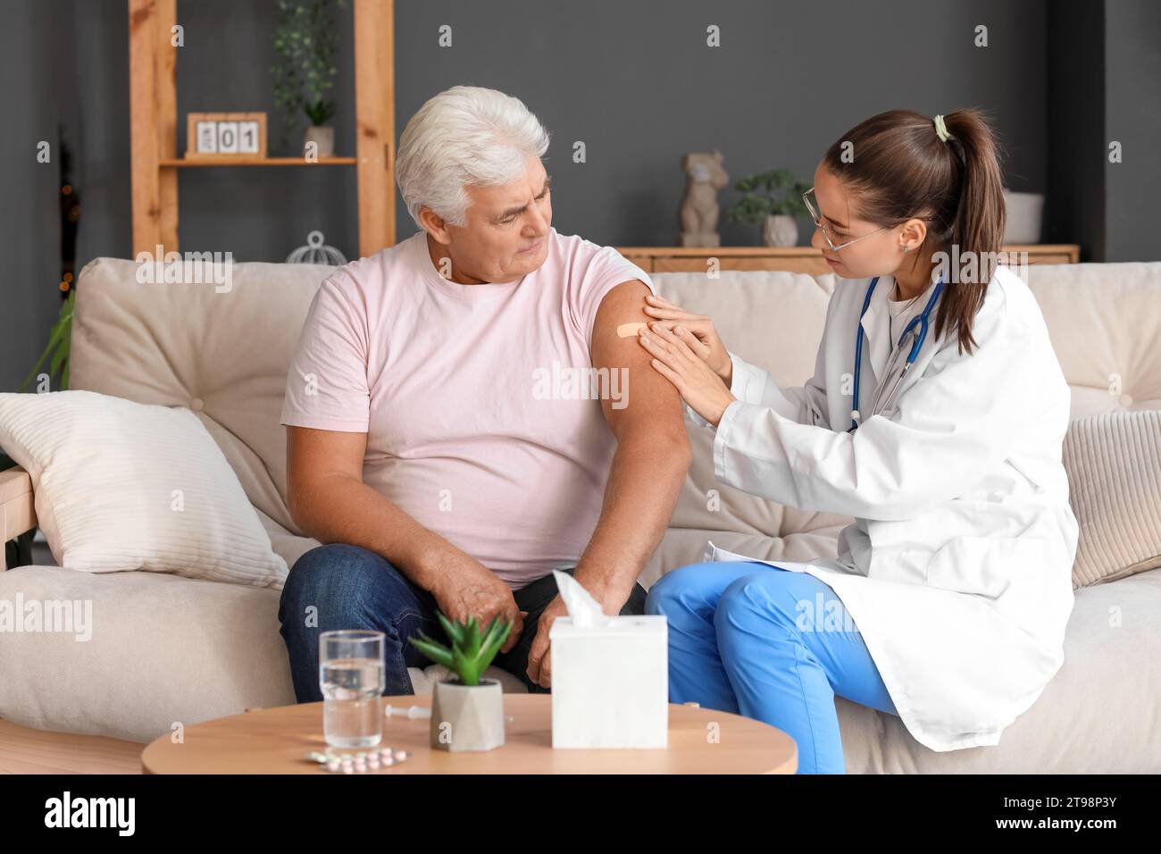 Putting plaster hi-res stock photography and images - Alamy