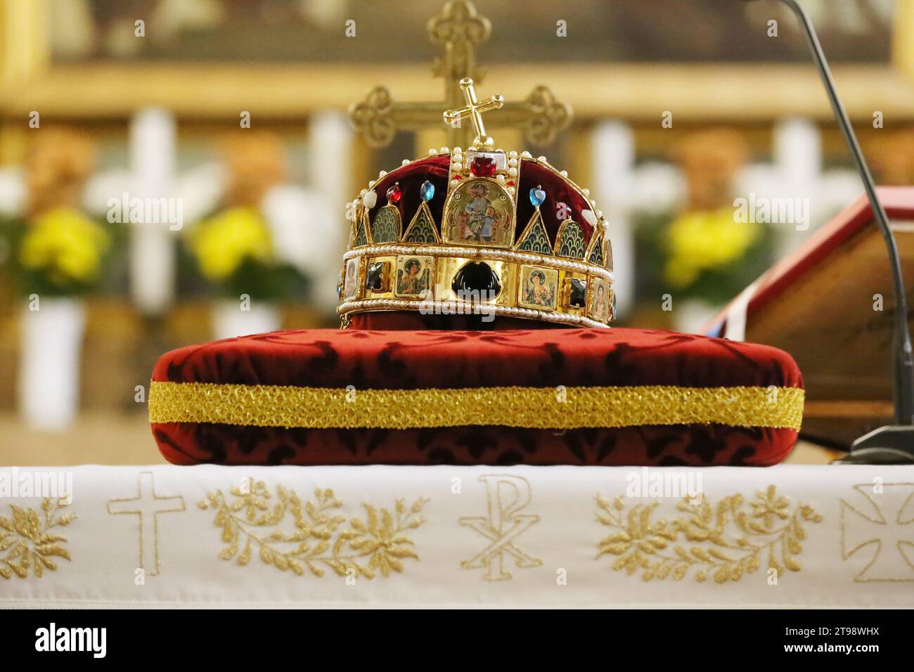 Replica crown jewels hi-res stock photography and images - Alamy