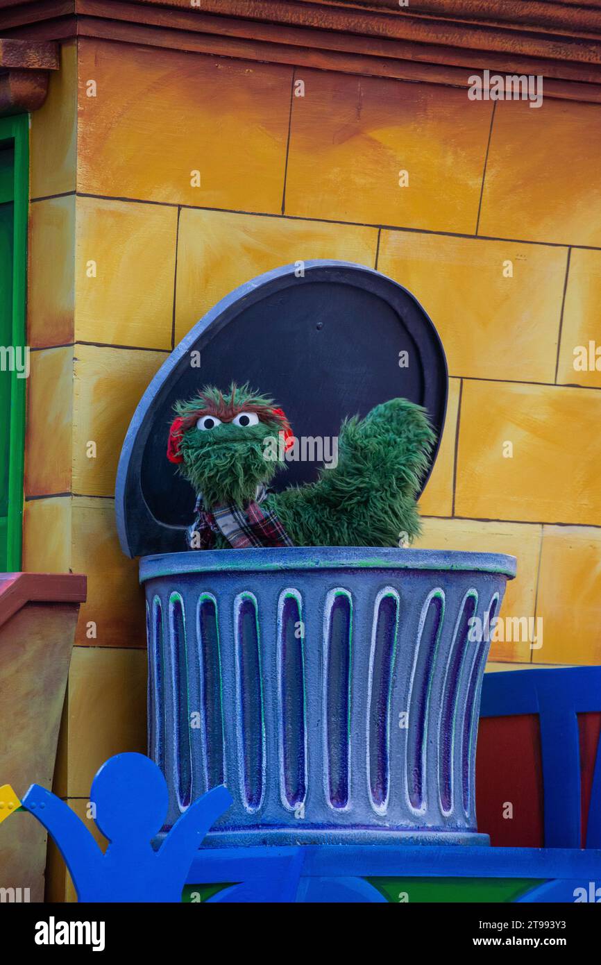 Grouch sesame street hi-res stock photography and images - Alamy