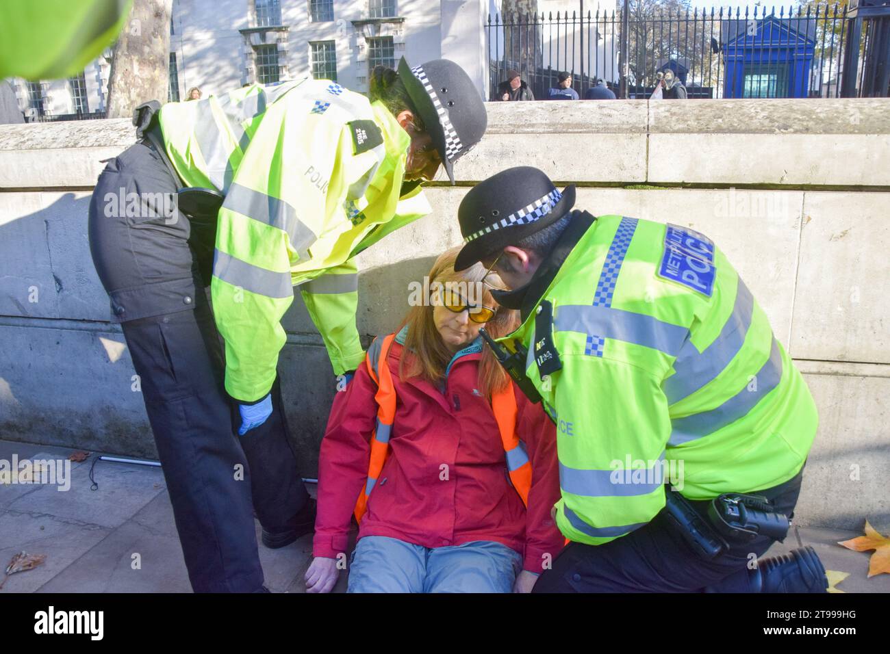 Police handcuffing arresting handcuffs hi-res stock photography and ...