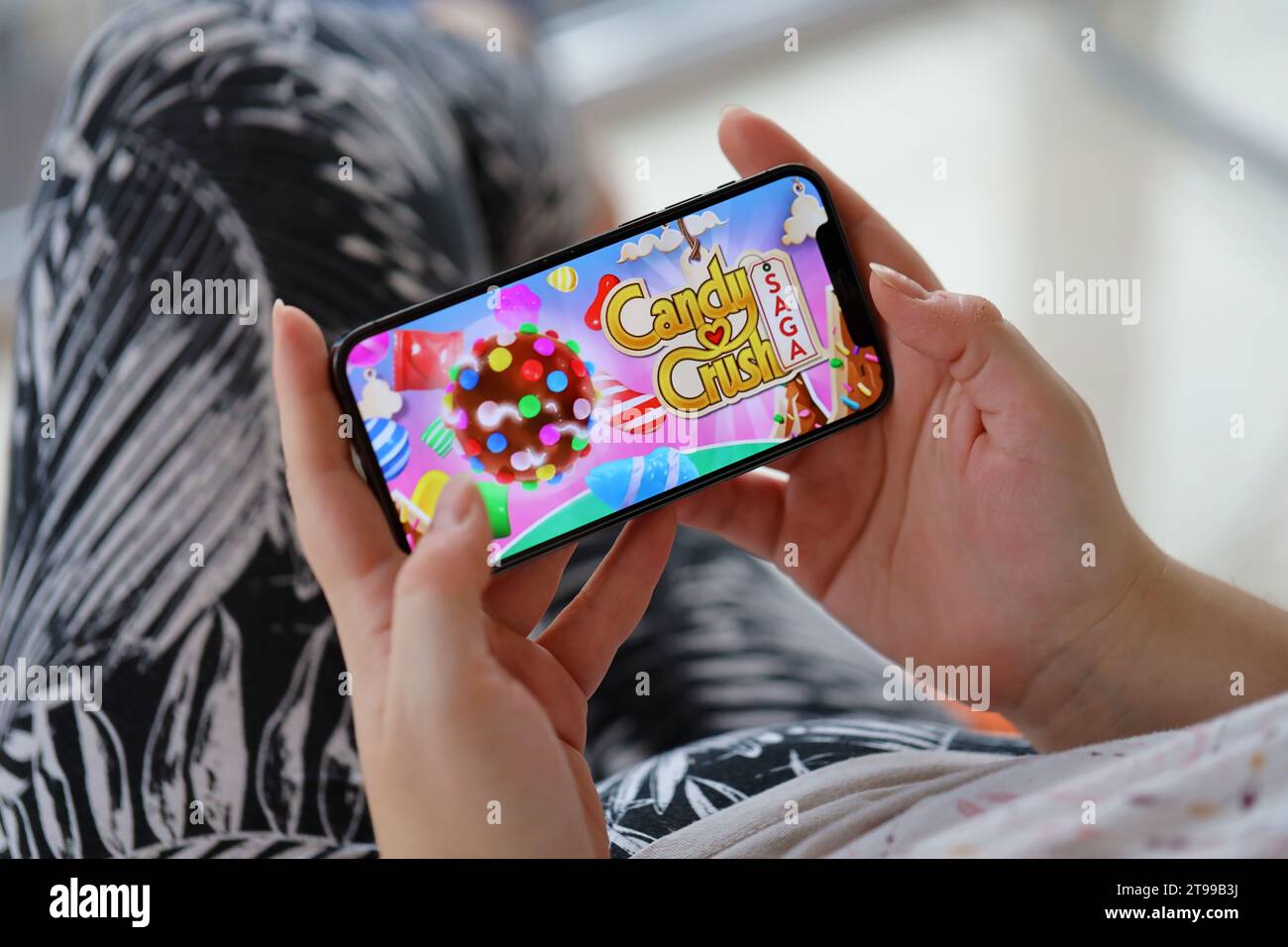 Candy Crush Saga iPhone Gameplay 