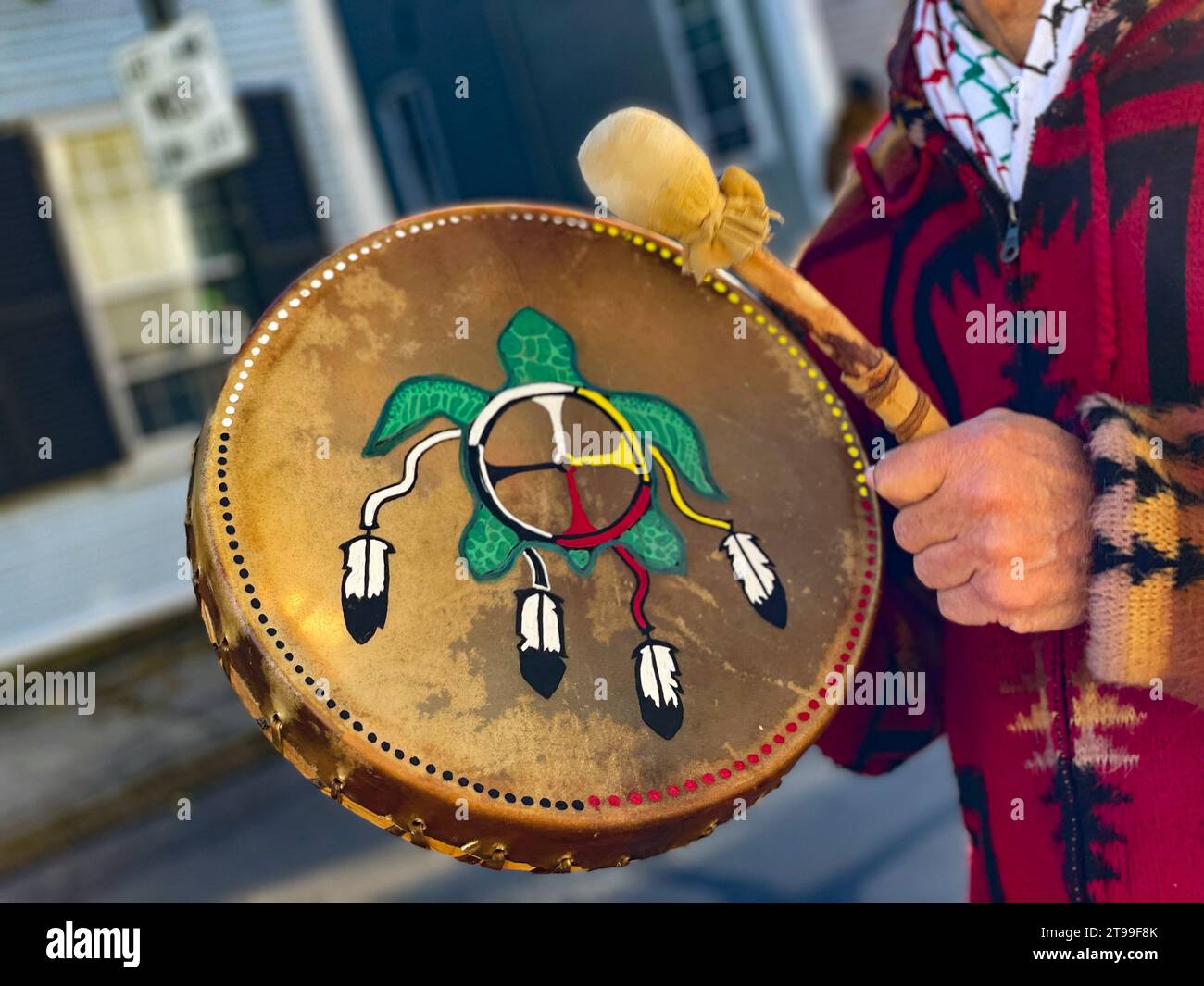 Plymouth, Massachusetts, USA. 23rd Nov, 2023. A drummer beats a ritual ...