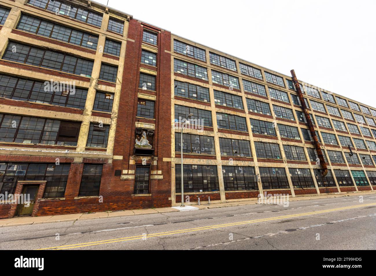 Abandoned Ford plant in the independent neighborhood of Highland Park near  Detroit. Highland Park, United States Stock Photo - Alamy