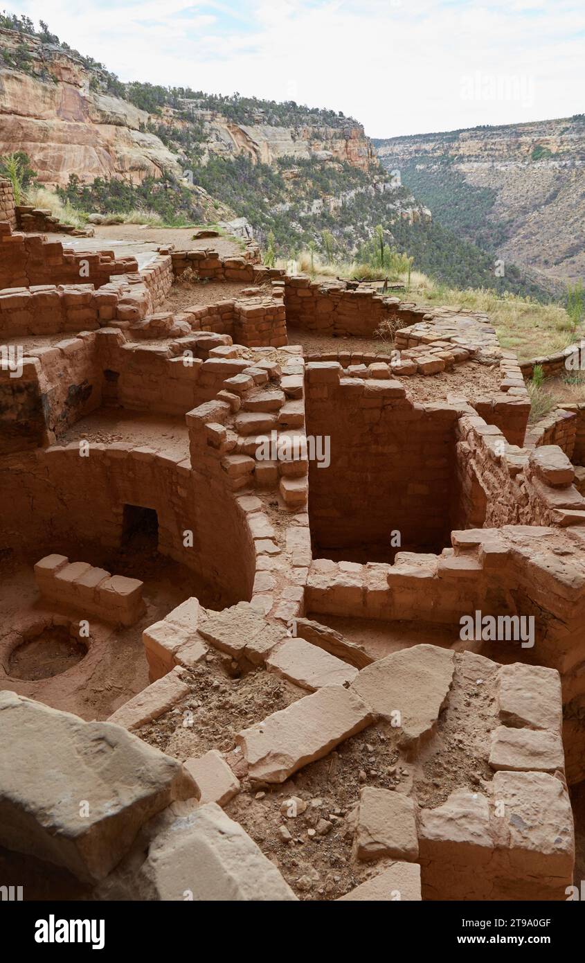 The incredible Long House cliff dwelling at Mesa Verde National Park ...