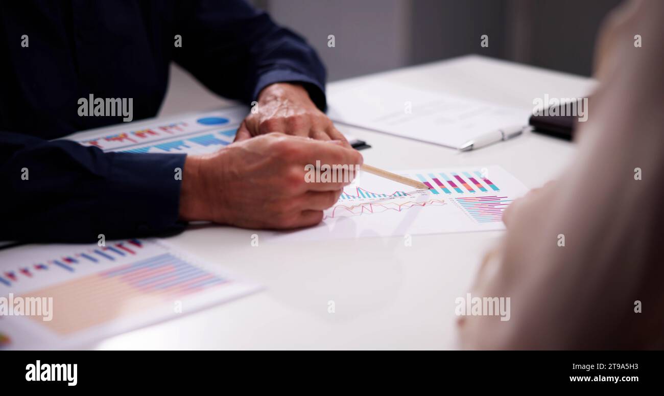 Researching market hi-res stock photography and images - Alamy