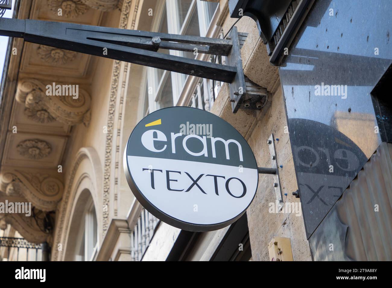 Boutique retailer store front hi res stock photography and images