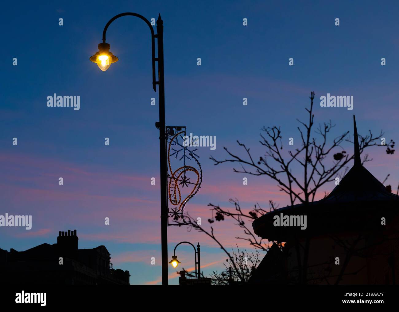 Street light silhouette hi-res stock photography and images - Alamy