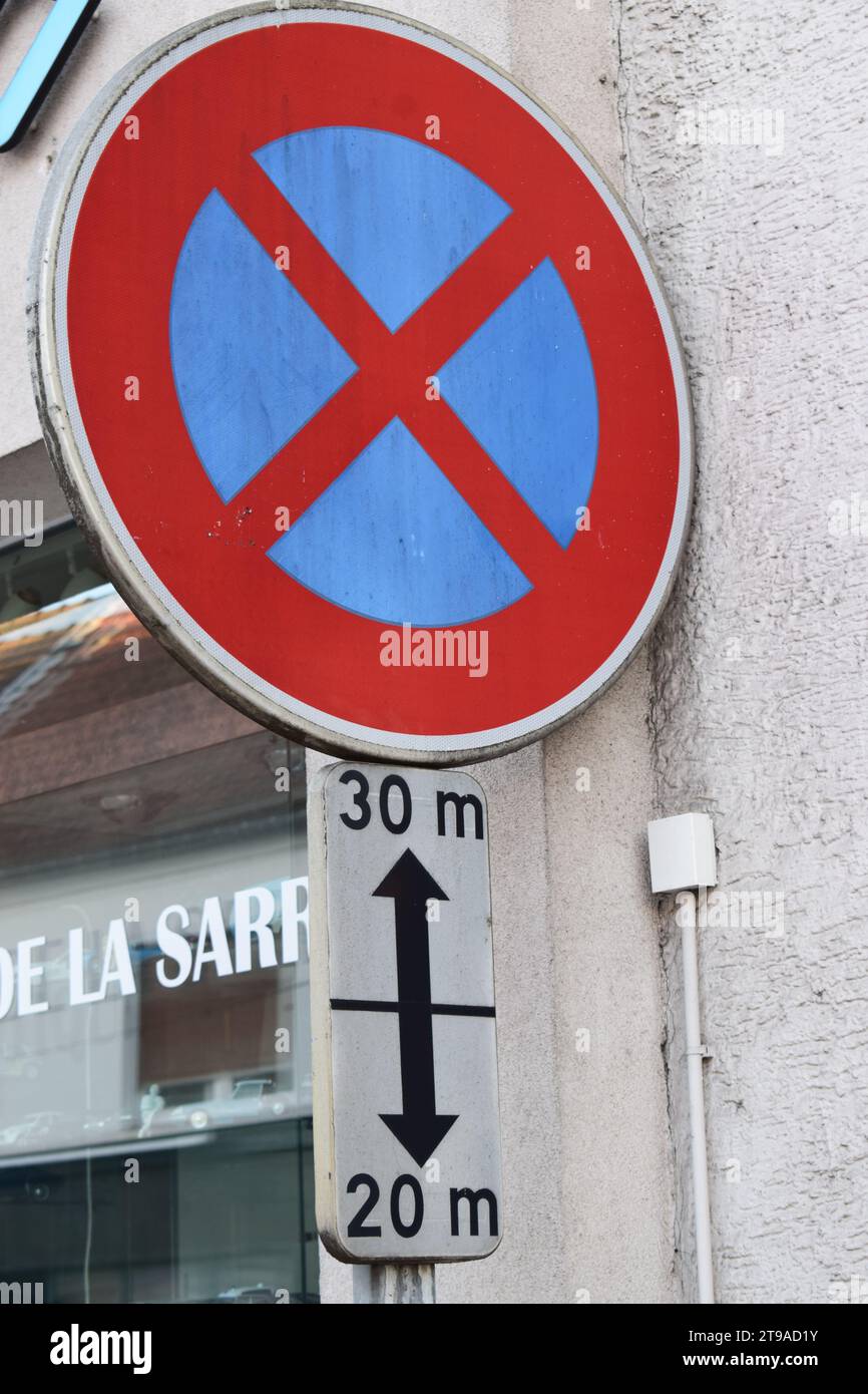 no parking 30 meters from the crosswalk sign Stock Photo - Alamy