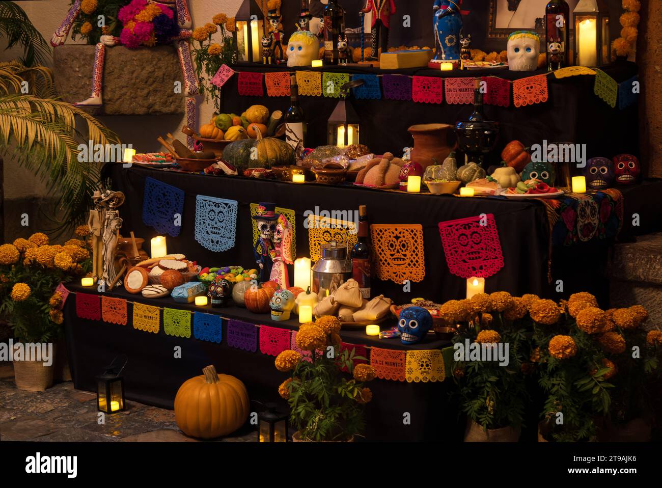 Altar for the day of the dead food hi-res stock photography and images ...