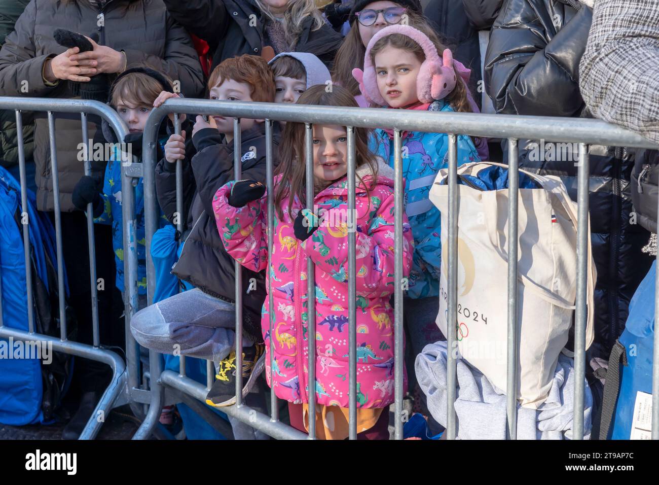 Children watch the Macy's Annual Thanksgiving Day Parade in New York ...