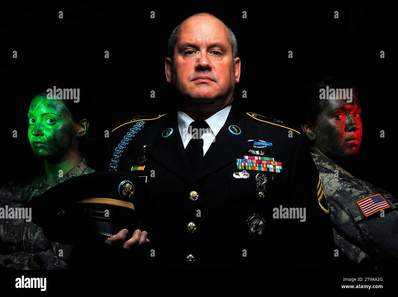 Soldier women background hi-res stock photography and images - Alamy
