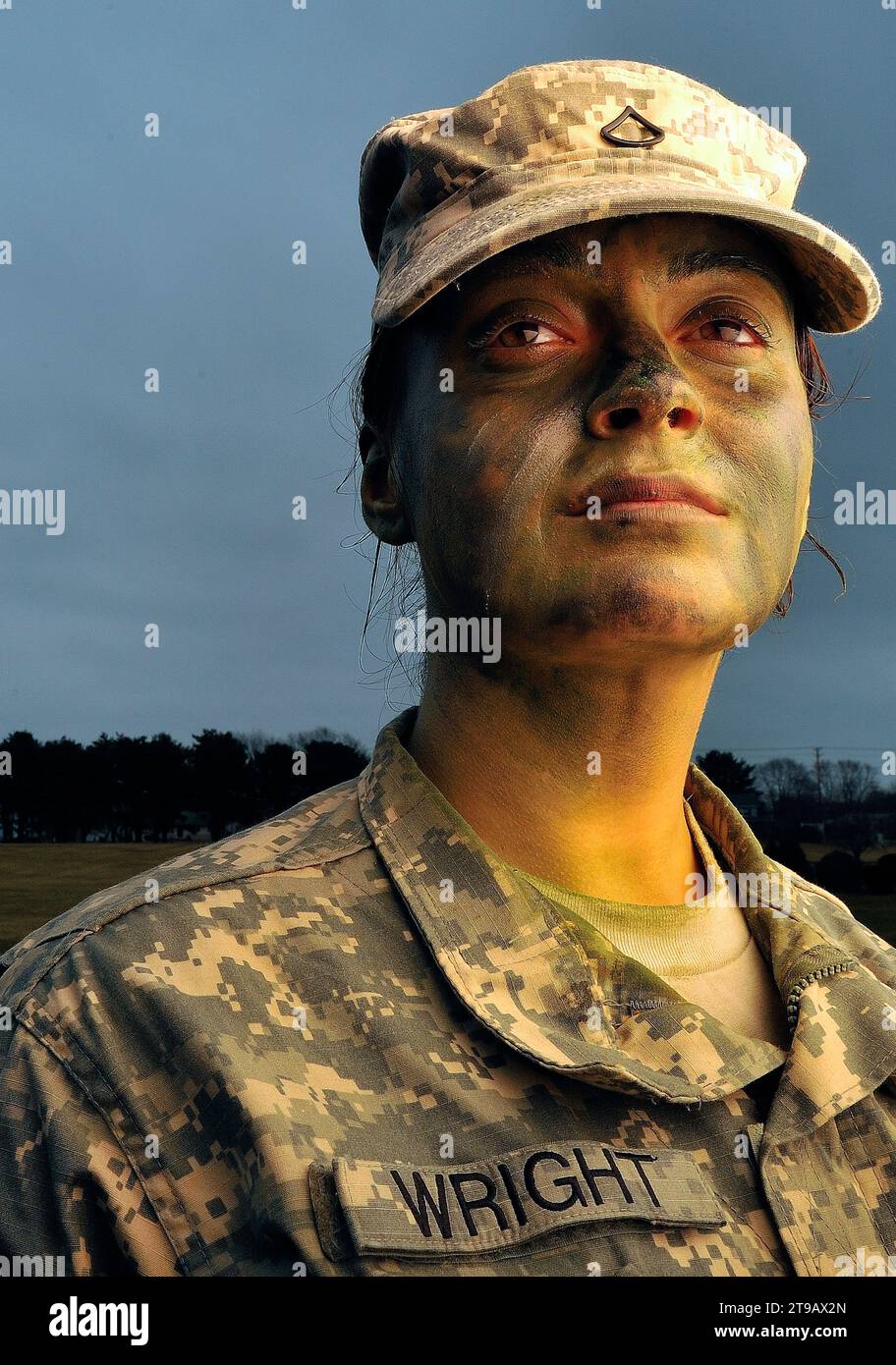 Camouflage face paint hi-res stock photography and images - Alamy