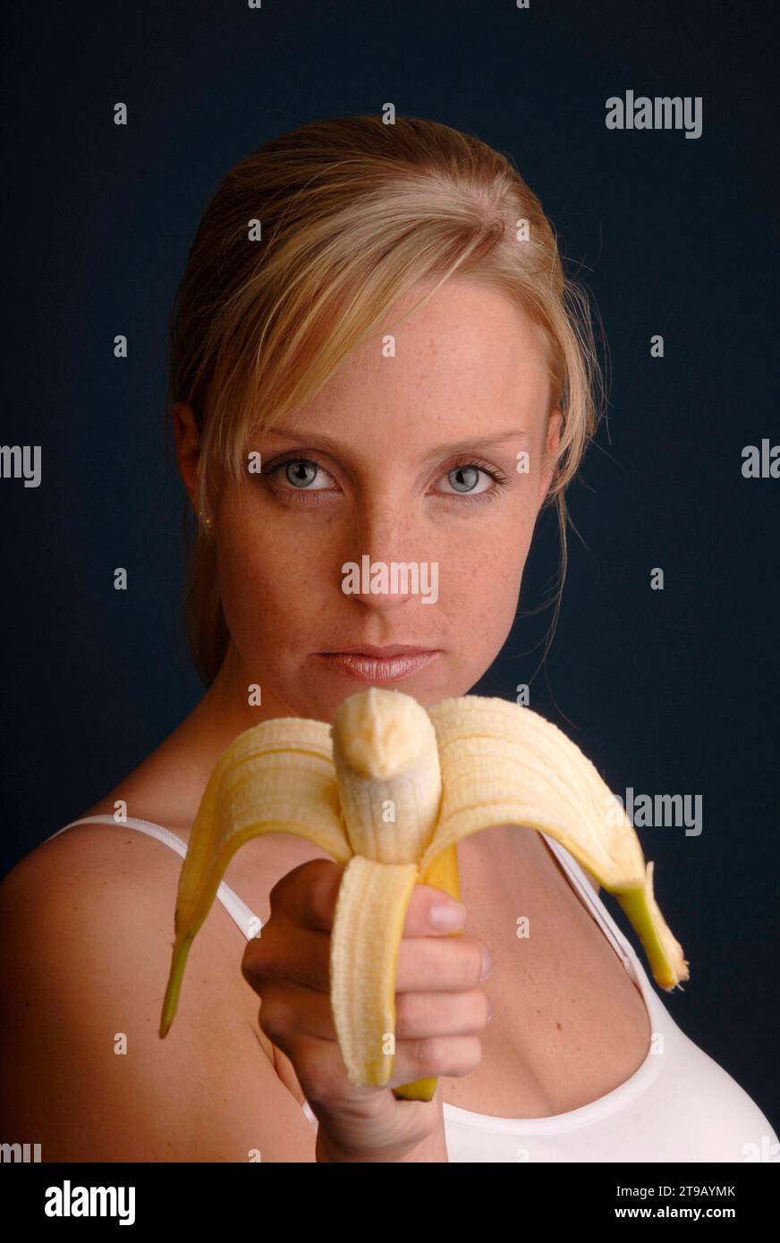 Eine person pistole hi-res stock photography and images - Alamy Eine person pistole hi-res stock photography and images - Alamy