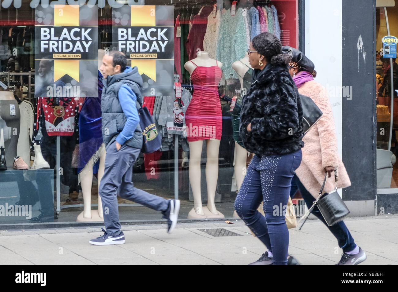 https://c8.alamy.com/comp/2T9B8BH/bristol-uk-24th-nov-2023-shops-in-bristol-city-centre-or-the-broadmead-shopping-quarter-with-black-friday-signs-black-friday-is-the-day-after-the-american-thanksgiving-holiday-which-has-now-become-a-prompt-for-christmas-shopping-worldwide-credit-jmf-newsalamy-live-news-2T9B8BH.jpg