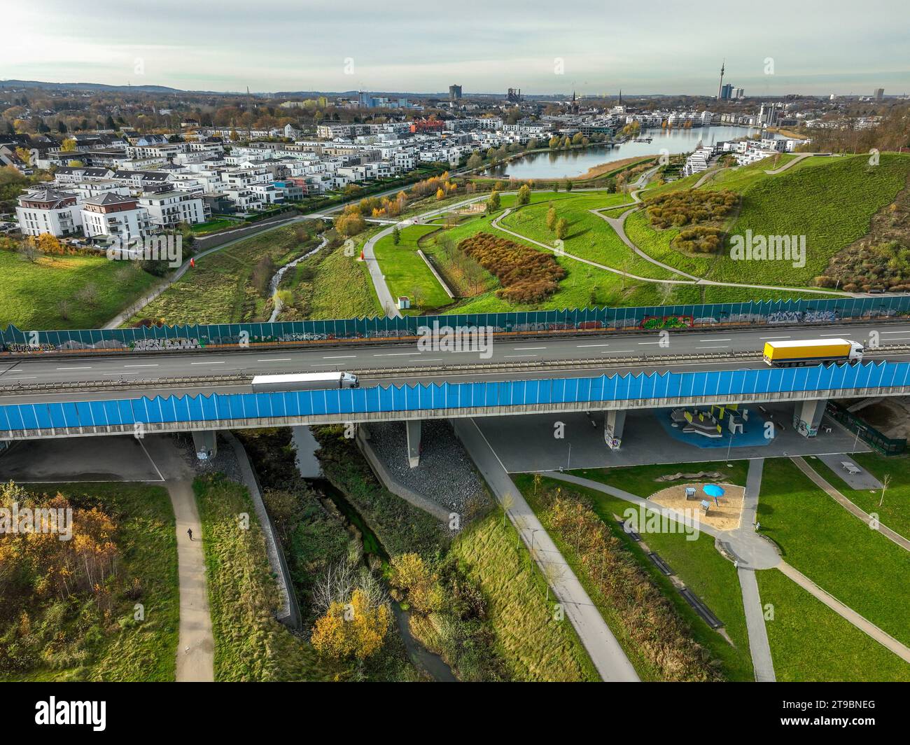 B236 Map Dortmund, Nordrhein-Westfalen, Deutschland - Phoenix-See, vorne die ...