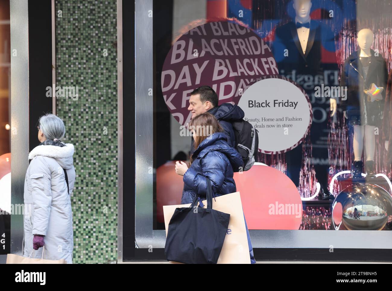 London, UK, 24th November 2023. Retailers were hoping for a spending bonanza on Oxford Street on Black Friday after a tough year. Despite the cost of living crisis, the frenzy got off to a good start with early projections suggesting it will be a busy day. Credit : Monica Wells/Alamy Live News Stock Photo