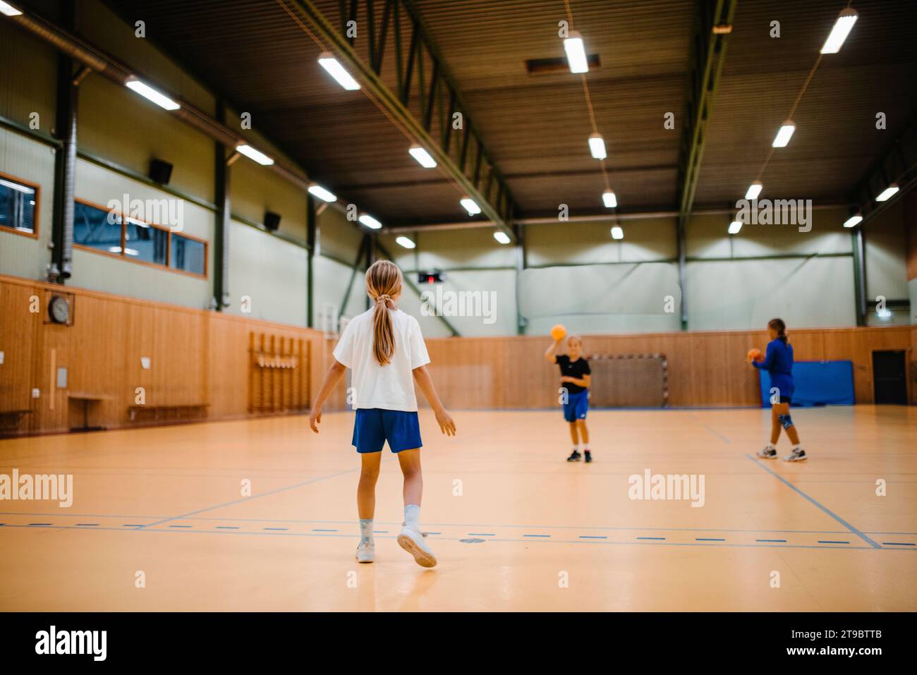 Handball children hi-res stock photography and images - Alamy