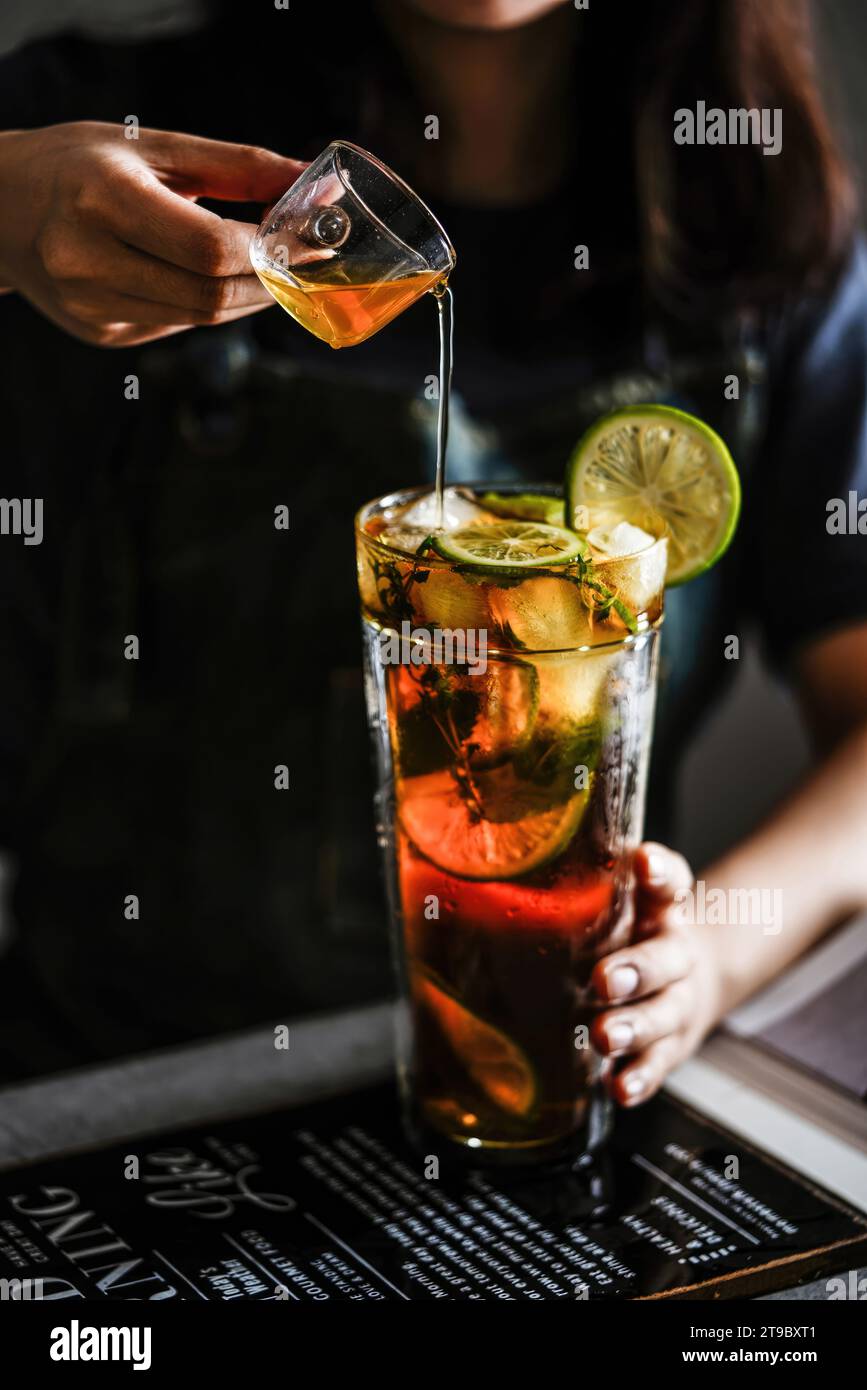 Beautiful images of drinks at restaurants, mixing drinks, Beautiful