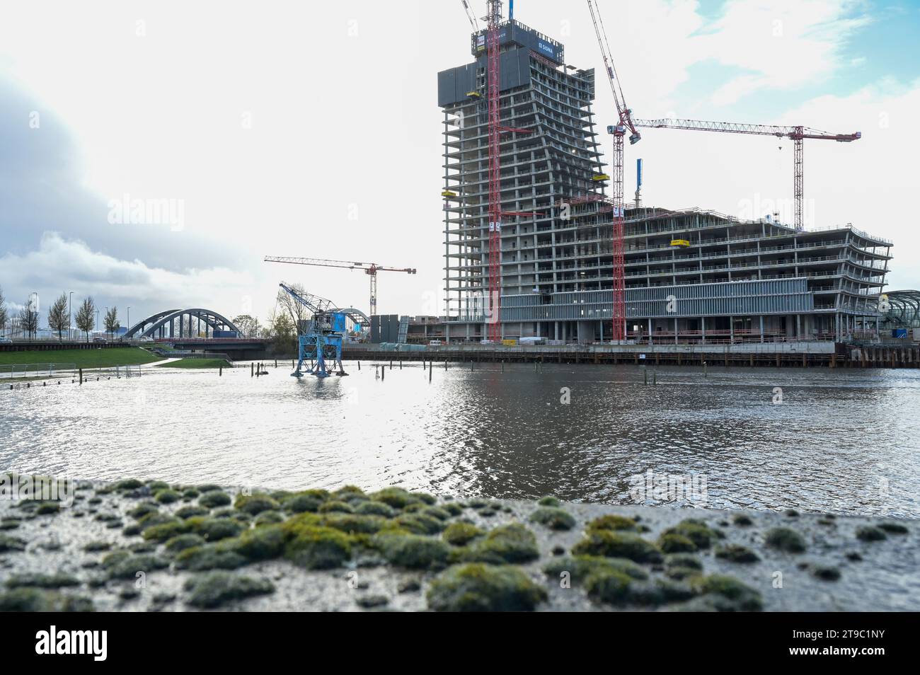 GERMANY, Hamburg, Harbour City, construction site of Elbtower of Signa Holding at river Elbe, construction company LUPP, financed and realized by Signa Prime Selection AG a company of Signa Holding, founded by austrian real estate investor and billionaire Rene Benko , architect office David Chipperfield, Signa Holding is gone bankrupt and has declared insolvency in November 2023 Stock Photo