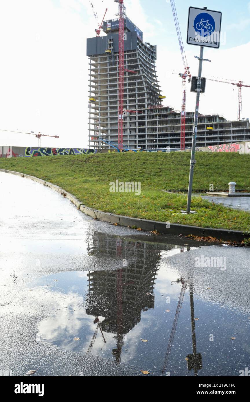 GERMANY, Hamburg, Harbour City, construction site of Elbtower of Signa