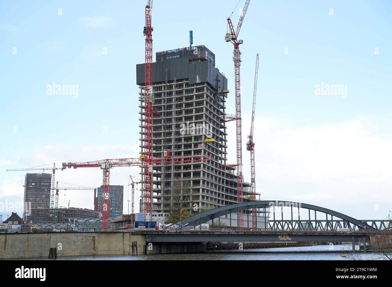 GERMANY, Hamburg, Harbour City, construction site of Elbtower of Signa Holding at river Elbe, construction company LUPP, financed and realized by Signa Prime Selection AG a company of Signa Holding, founded by austrian real estate investor and billionaire Rene Benko , architect office David Chipperfield, Signa Holding is gone bankrupt and has declared insolvency in November 2023 Stock Photo