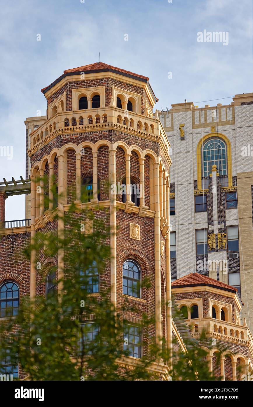 Two Brooklyn Heights landmarks: The Watermark south towers (foreground) with St. George Tower, the Emery Roth-designed addition to St. George Hotel. Stock Photo