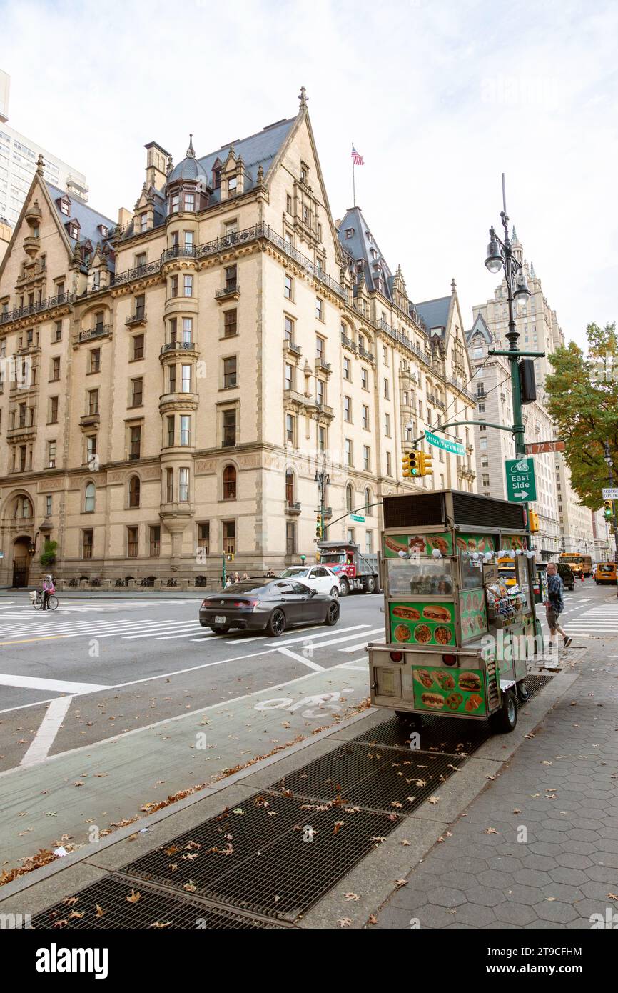 Dakota Building, Central Park West and 72nd Street, Manhattan, New York ...